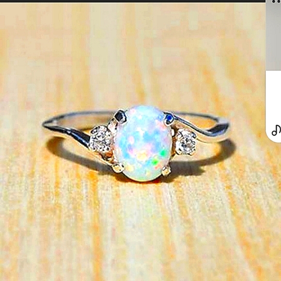 Jewelry - Very delegate Beautiful 925 sterling silver ring